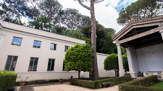 Infissi e lavorazioni a Villa Giulia Roma